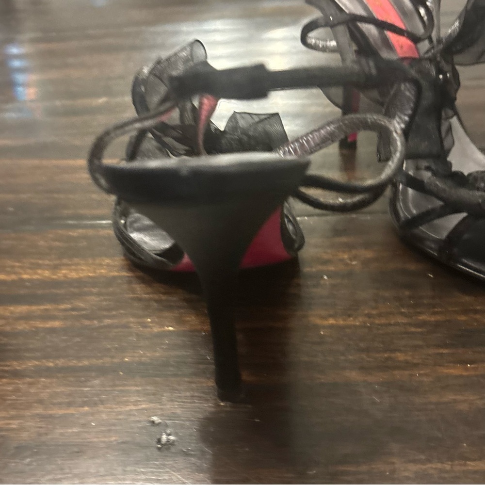 Betsy Johnson Black Lace Bow Sling Back Heels with hot pink bottoms - size 6 - Picture 4 of 7